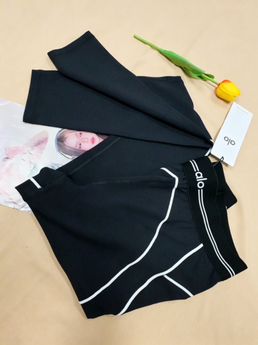 Nwt🏷️Alo Yoga Airbrush High-Waist Heart Throb Legging Black/White✨ - Picture 11 of 16